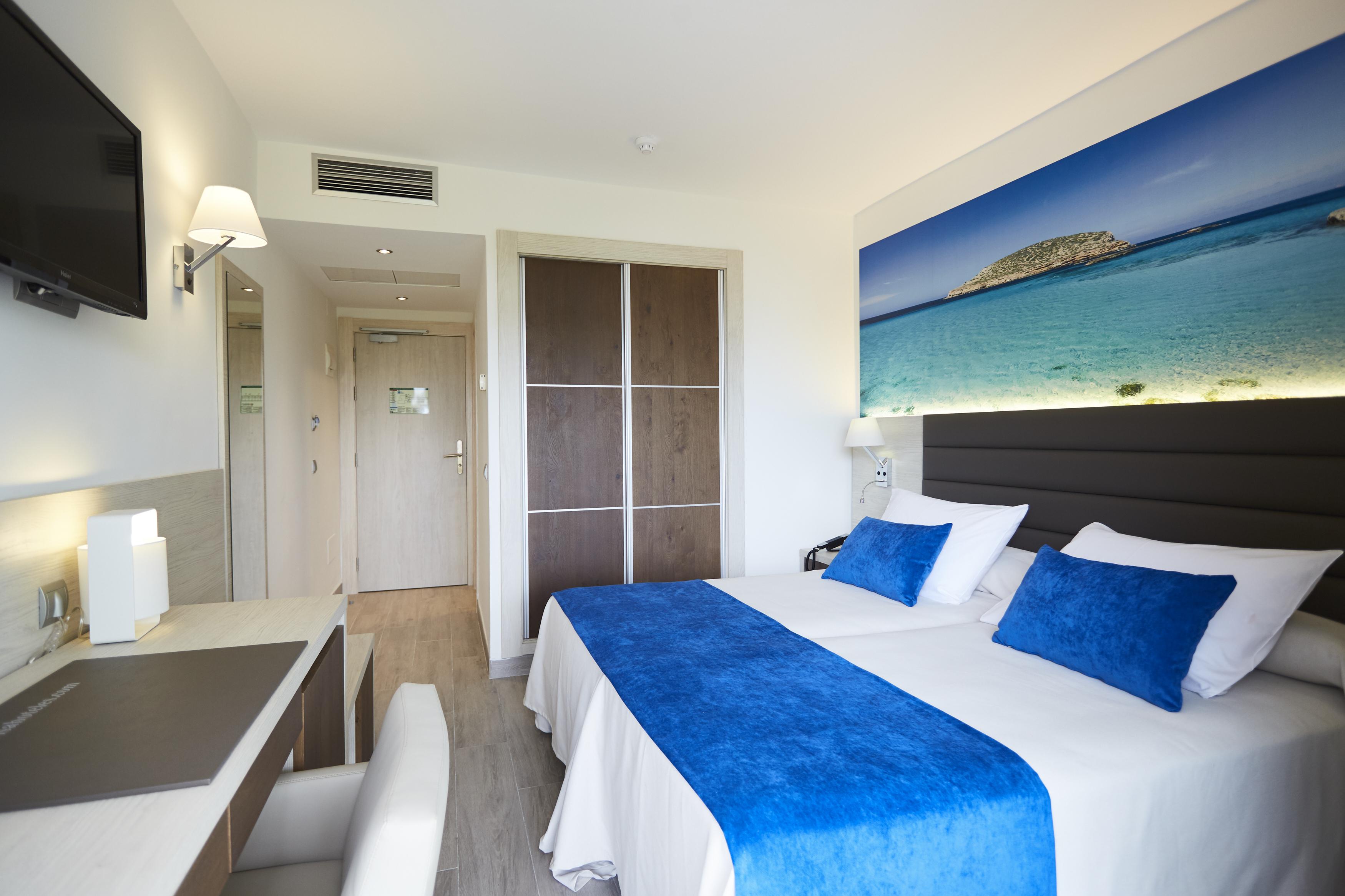 Invisa Hotel Club Cala Blanca Es Figueral Ngoại thất bức ảnh