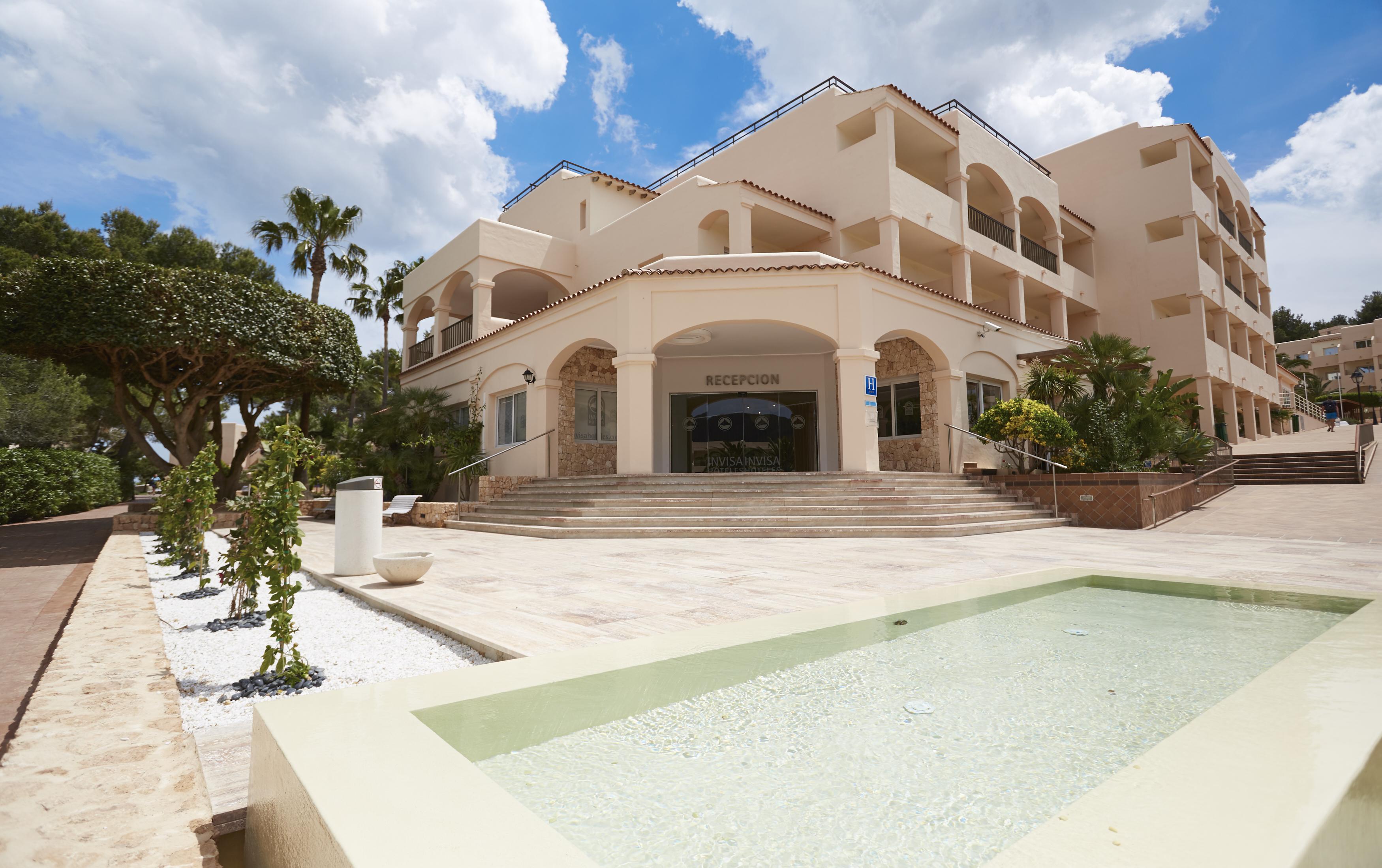 Invisa Hotel Club Cala Blanca Es Figueral Ngoại thất bức ảnh