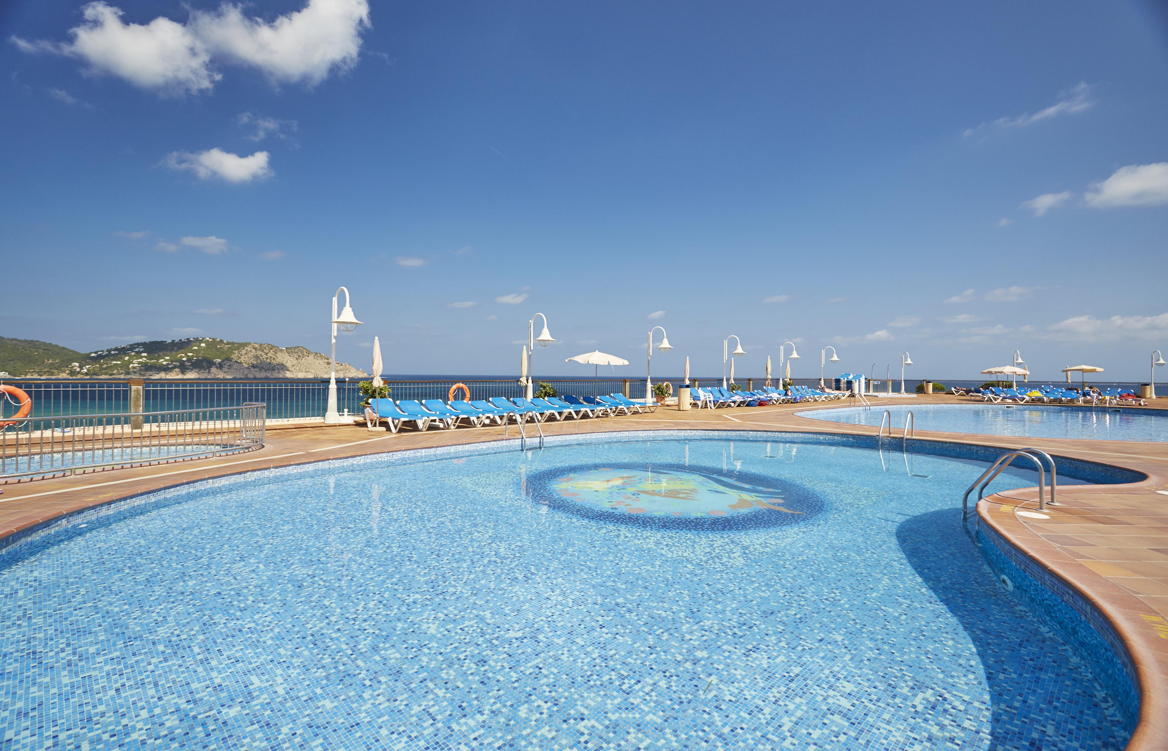 Invisa Hotel Club Cala Blanca Es Figueral Ngoại thất bức ảnh