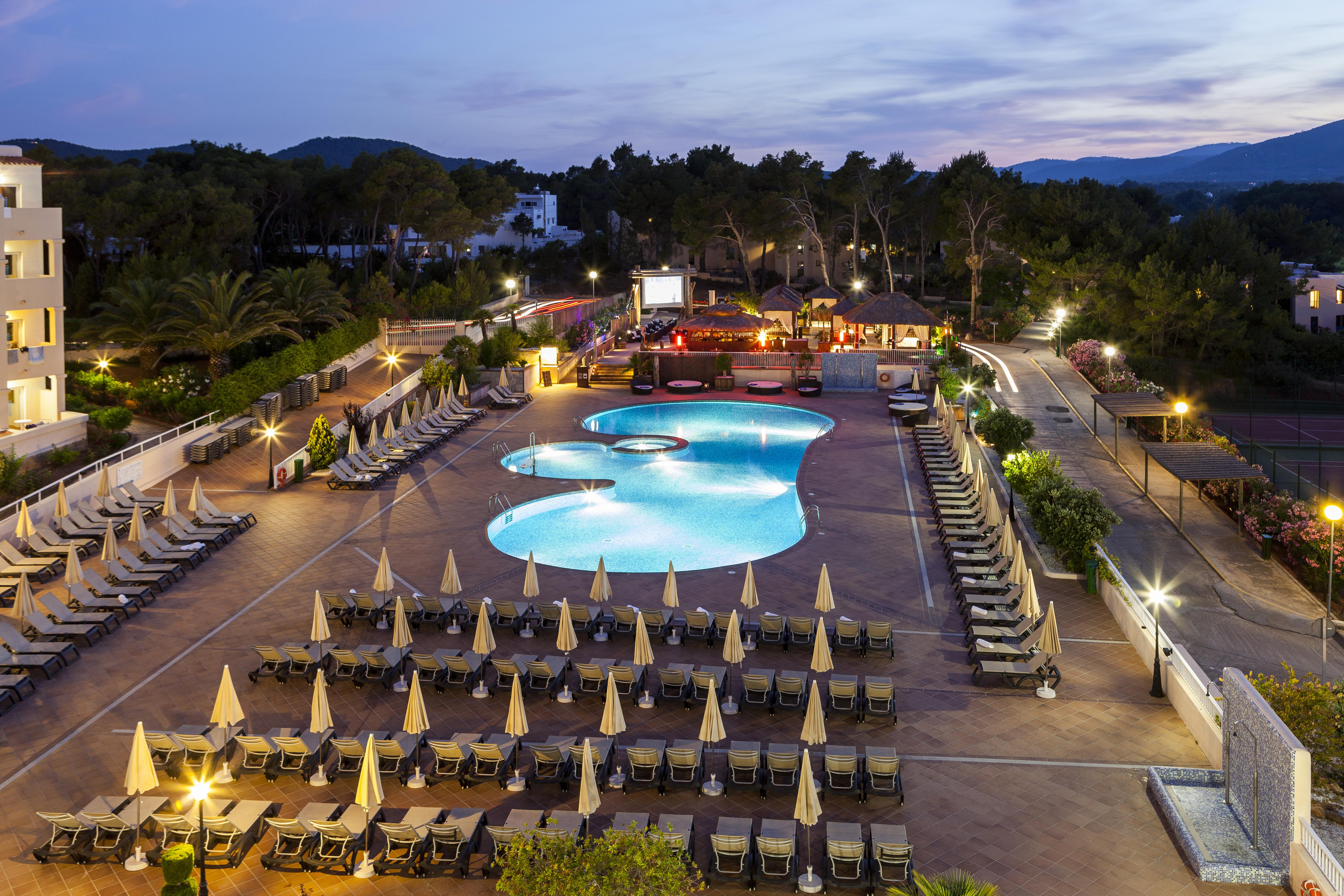 Invisa Hotel Club Cala Blanca Es Figueral Ngoại thất bức ảnh