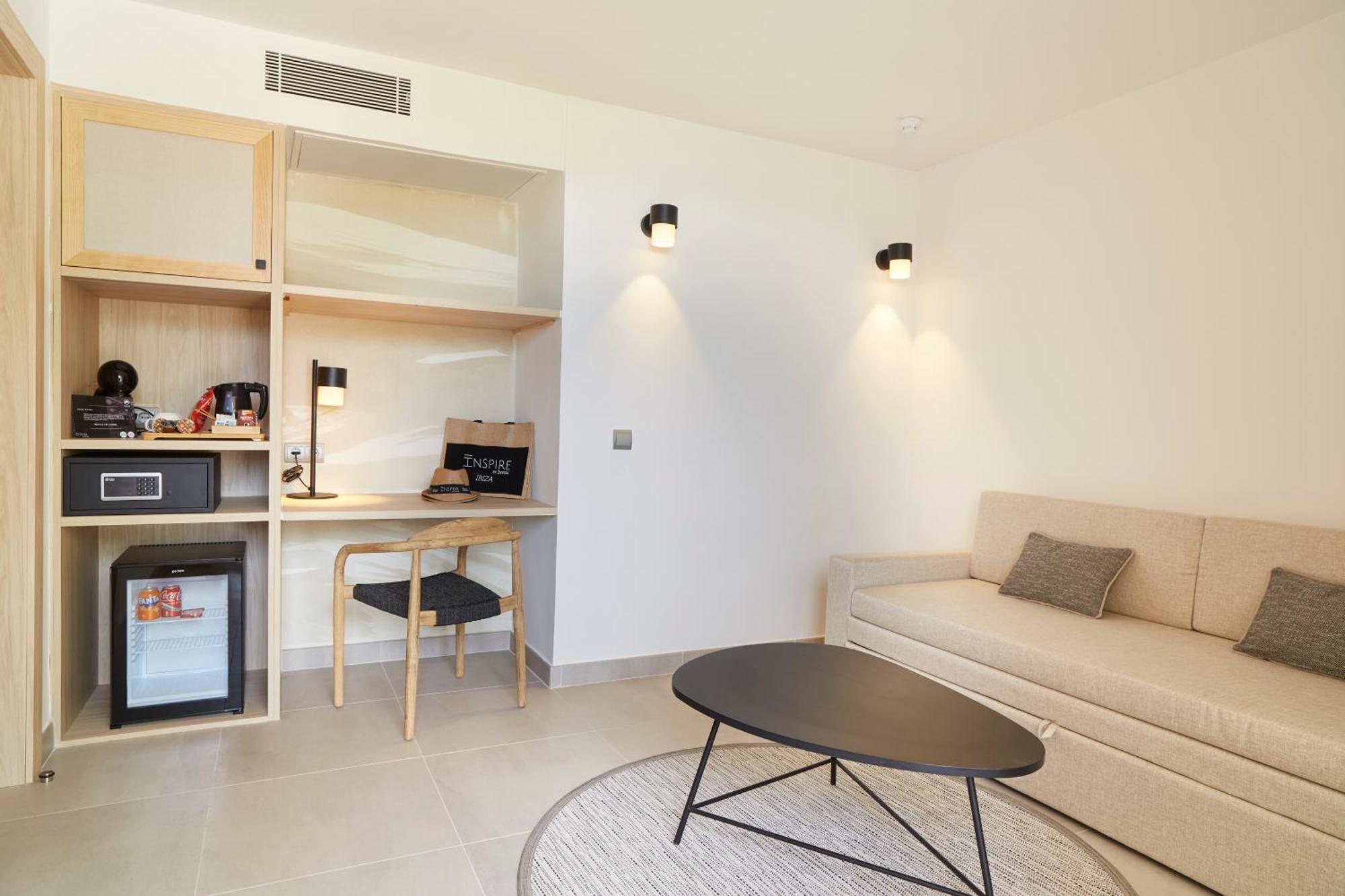 Invisa Hotel Club Cala Blanca Es Figueral Ngoại thất bức ảnh