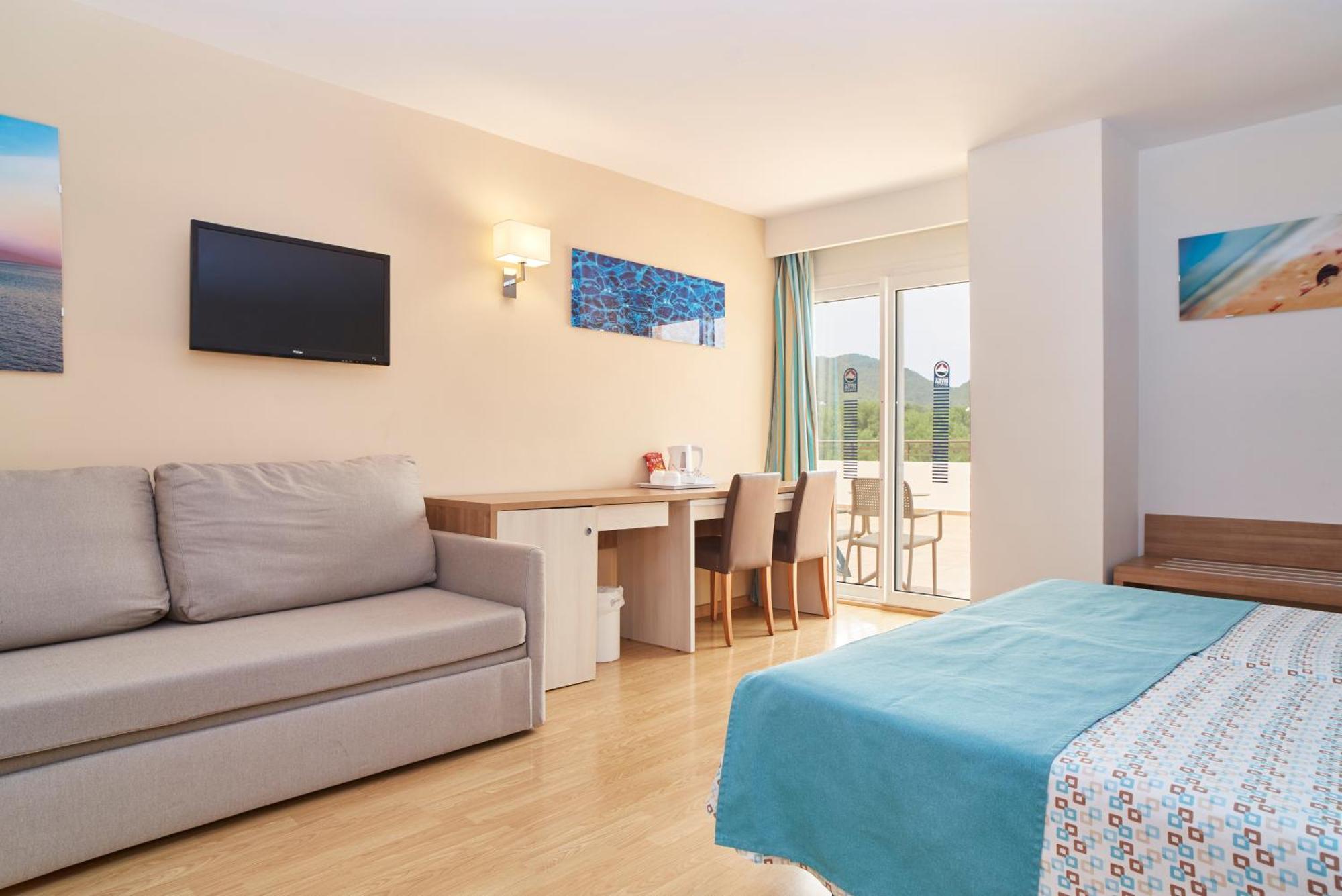 Invisa Hotel Club Cala Blanca Es Figueral Ngoại thất bức ảnh