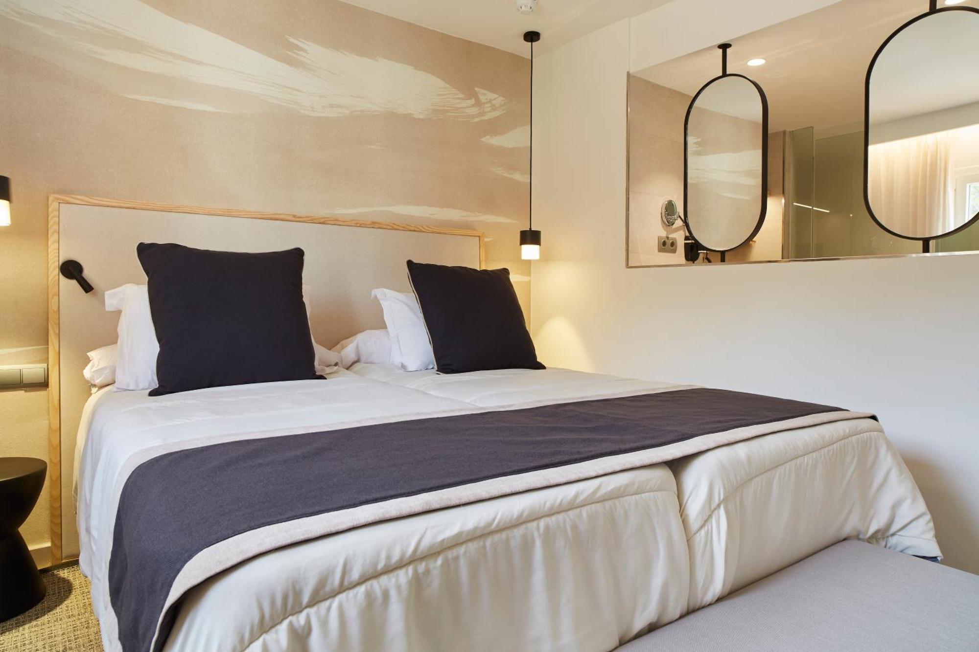 Invisa Hotel Club Cala Blanca Es Figueral Ngoại thất bức ảnh