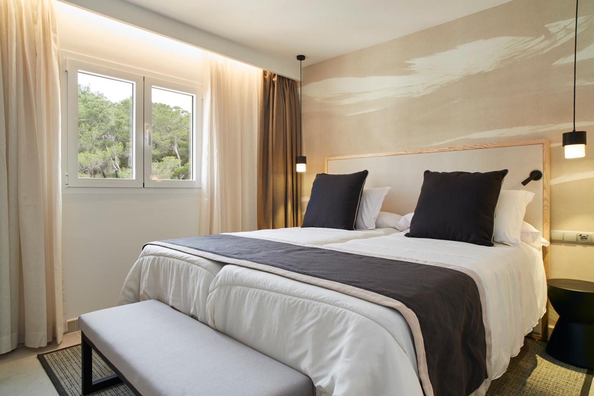 Invisa Hotel Club Cala Blanca Es Figueral Ngoại thất bức ảnh