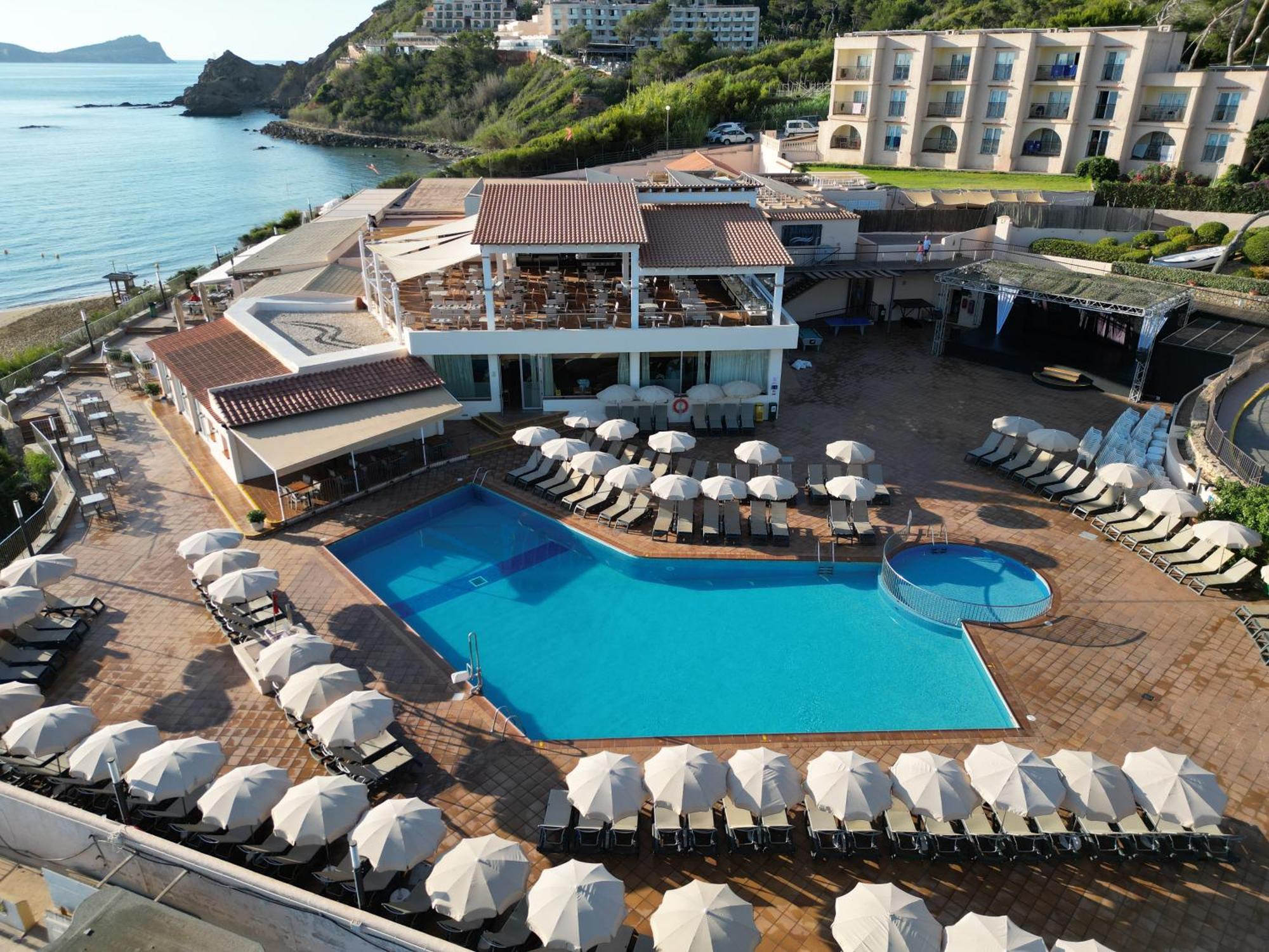 Invisa Hotel Club Cala Blanca Es Figueral Ngoại thất bức ảnh