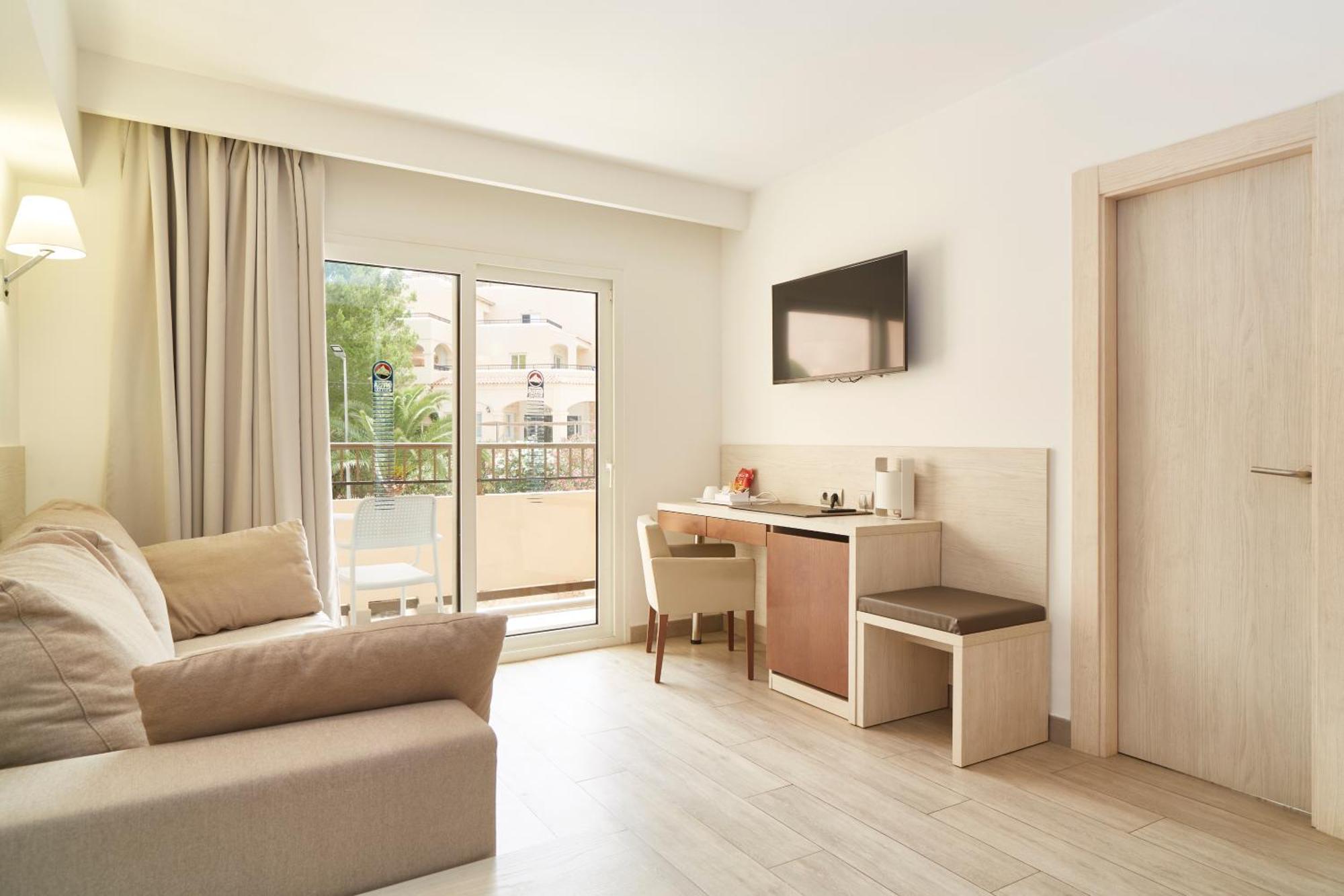 Invisa Hotel Club Cala Blanca Es Figueral Ngoại thất bức ảnh