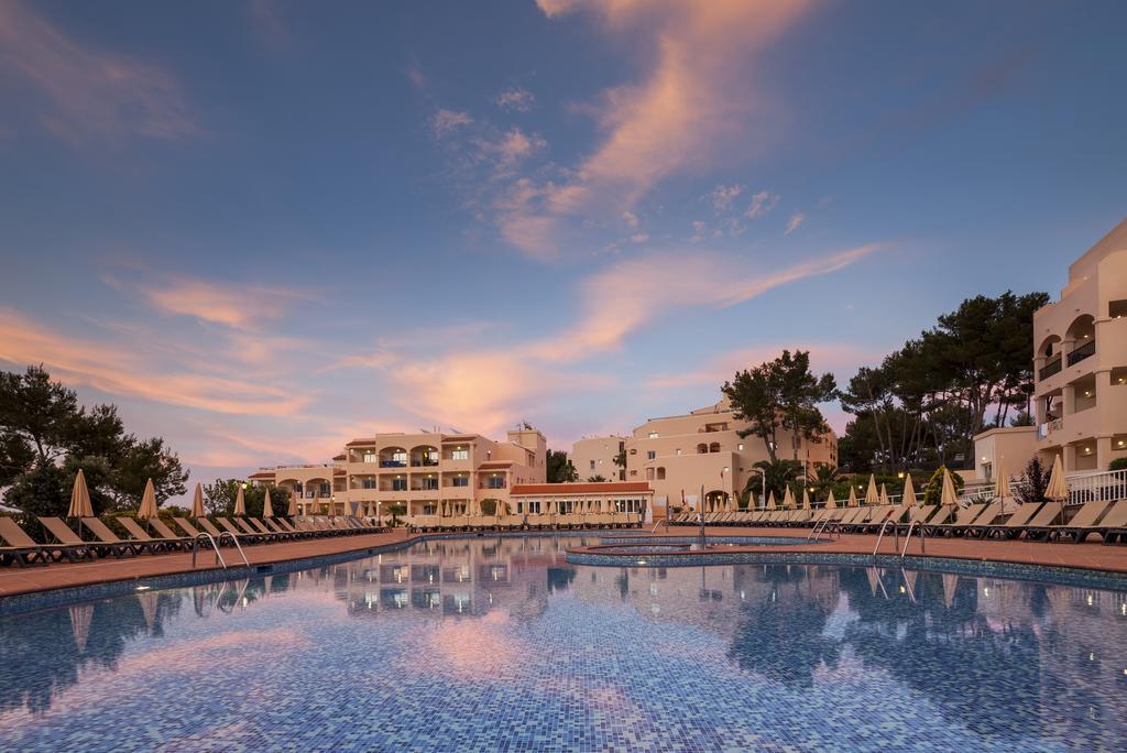 Invisa Hotel Club Cala Blanca Es Figueral Ngoại thất bức ảnh