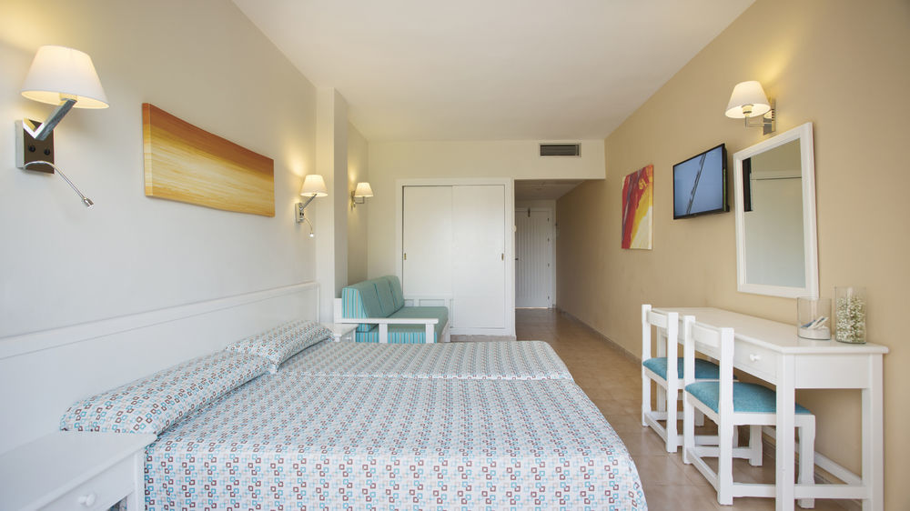 Invisa Hotel Club Cala Blanca Es Figueral Ngoại thất bức ảnh